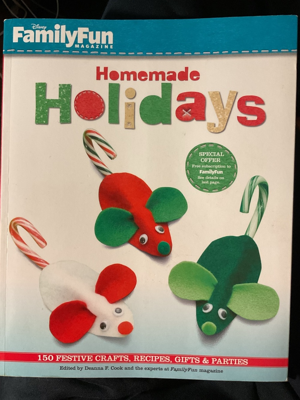 Early 2000s Disney FamilyFun Homemade Holidays Book – Red, Green, White